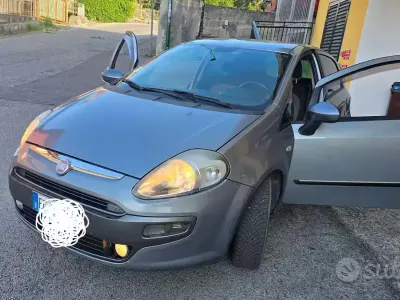 Usata Fiat Punto 90 CV (66 kW) 2011 Grigio Utilitaria