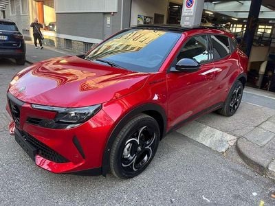 Nuova Alfa Romeo Junior Edizione Speciale 136 CV (100 kW) 2025 Rosso brera SUV