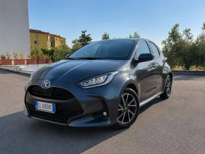 Usata Toyota Yaris Hybrid Trend 92 CV (67 kW) 2022 Berlina