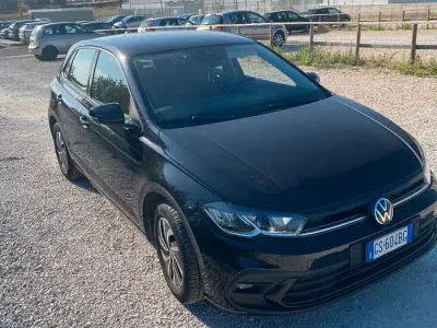 Usata VW Polo Life 95 CV (69 kW) 2023 Nero Utilitaria