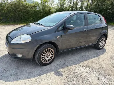 Usata Fiat Grande Punto Dynamic 77 CV (56 kW) 2009 Grigio Utilitaria