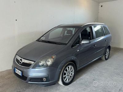 Usata Opel Zafira Cosmo 120 CV (88 kW) 2008 Grigio Monovolume