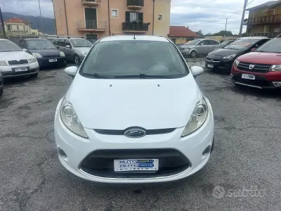 Usata Ford Fiesta Titanium 68 CV (50 kW) 2009 Bianco Berlina