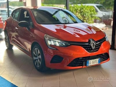 Usata Renault Clio V Equilibre 100 CV (73 kW) 2023 Arancione Berlina