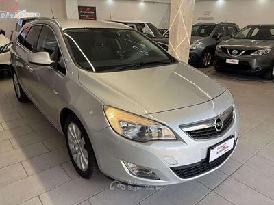 Usata Opel Astra Cosmo 110 CV (80 kW) 2012 Argento Station wagon