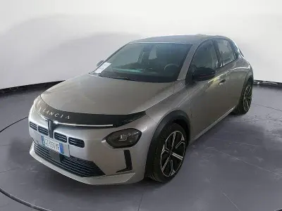 Usata Lancia Ypsilon 101 CV (74 kW) 2025 Grigio Utilitaria