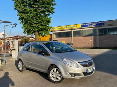 Usata Opel Corsa 75 CV (55 kW) 2010 Grigio Utilitaria