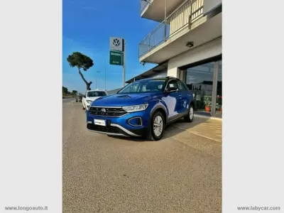 Usata VW T-Roc Life 116 CV (85 kW) 2023 Ravenna blue metallizzato SUV