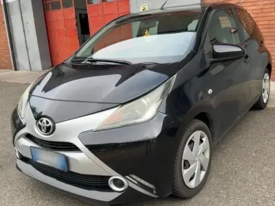 Usata Toyota Aygo Cool 69 CV (50 kW) 2017 Nero Utilitaria