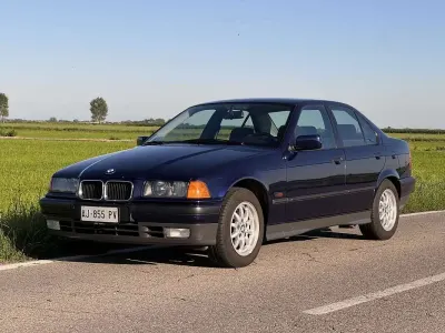 Usata BMW 318 140 CV (102 kW) 1996 Bluazzurro Berlina