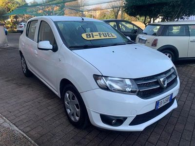 Usata Dacia Sandero Lauréate 75 CV (55 kW) 2013 Bianco Berlina