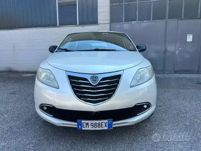 Usata Lancia Ypsilon 69 CV (50 kW) 2012 Bianco Utilitaria