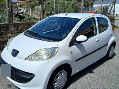 Usata Peugeot 107 68 CV (50 kW) 2008 Bianco Utilitaria