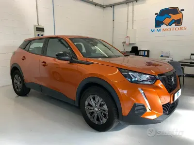 Usata Peugeot 2008 Allure 102 CV (75 kW) 2023 Arancione SUV