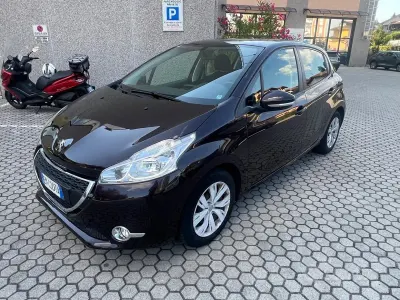Usata Peugeot 208 Active 82 CV (60 kW) 2013 Marrone Utilitaria