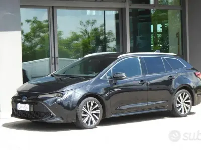 Usata Toyota Corolla Style 152 CV (111 kW) 2022 Nero Station wagon