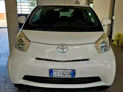 Usata Toyota iQ Sol 68 CV (50 kW) 2010 Bianco Utilitaria