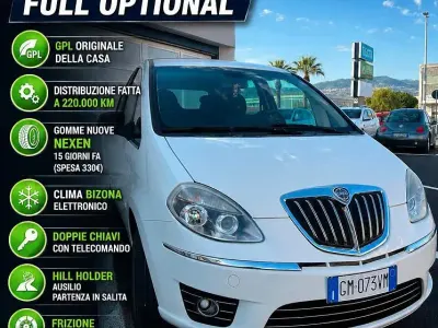 Usata Lancia Musa 77 CV (56 kW) 2012 Bianco Monovolume