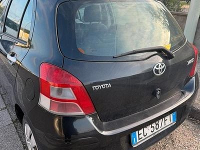 Usata Toyota Yaris 2011 Nero Utilitaria