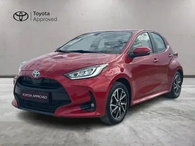 Usata Toyota Yaris Hybrid Trend 92 CV (67 kW) 2023 Rosso Berlina