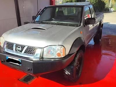Usata Nissan Navara 133 CV (97 kW) 2004 Grigio Pick-up