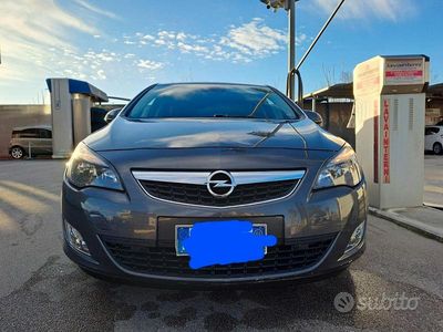 Usata Opel Astra 95 CV (69 kW) 2011 Grigio Berlina