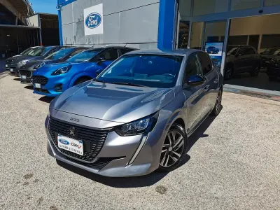 Usata Peugeot 208 Allure 101 CV (74 kW) 2023 Grigio Utilitaria