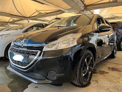 Usata Peugeot 208 67 CV (49 kW) 2014 Nero Utilitaria