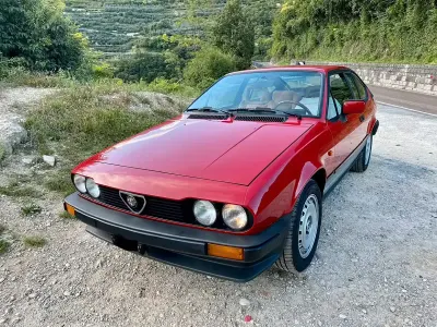 Usata Alfa Romeo Alfetta 130 CV (95 kW) 1984 Rosso Coupé