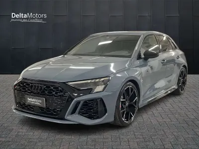 Usata Audi RS3 Sportback 400 CV (294 kW) 2022 Grigio metallizzato Utilitaria