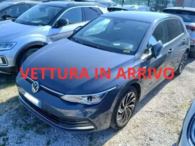 Usata VW Golf VIII Style 131 CV (96 kW) 2022 Dolphin grey metallizzato Berlina