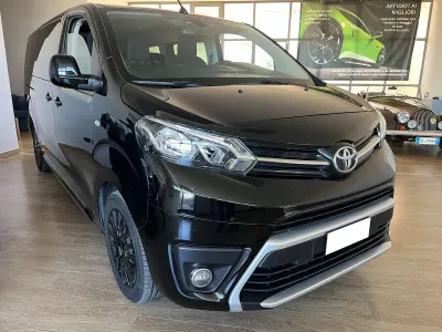 Usata Toyota Proace Lounge 144 CV (105 kW) 2023 Nero Monovolume