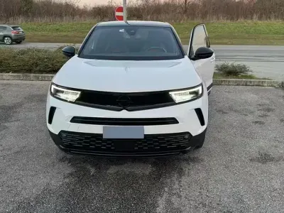 Usata Opel Mokka 101 CV (74 kW) 2023 Bianco SUV
