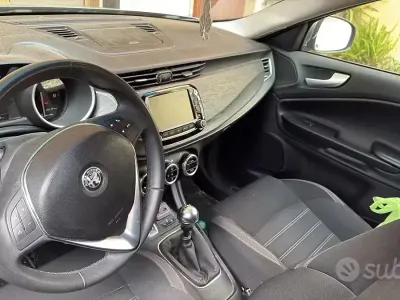 Usata Alfa Romeo Giulietta 120 CV (88 kW) 2020 Grigio Utilitaria