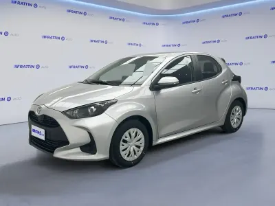 Usata Toyota Yaris Hybrid Active 172 CV (126 kW) 2023 Grigio scuro Utilitaria
