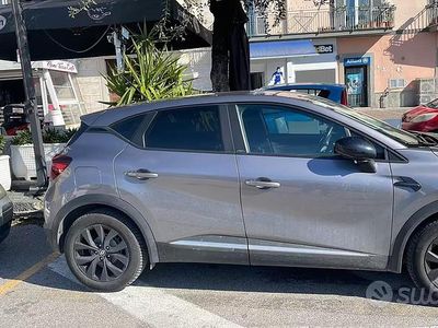 Usata Renault Captur 115 CV (84 kW) 2021 Grigio SUV