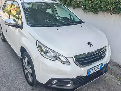 Usata Peugeot 2008 S 131 CV (96 kW) 2015 Bianco SUV