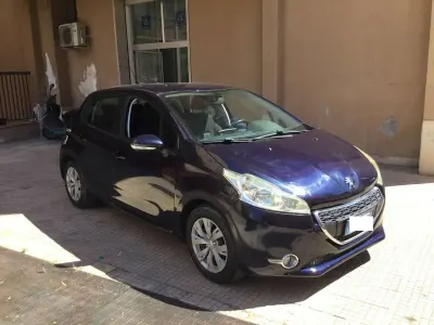 Usata Peugeot 208 Allure 82 CV (60 kW) 2014 Blu/azzurro Utilitaria