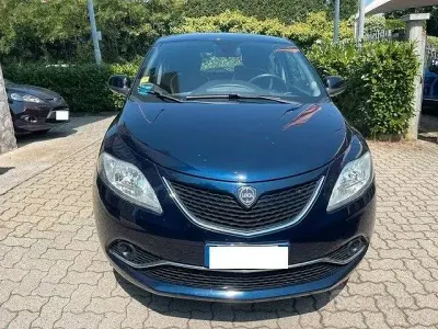Usata Lancia Ypsilon Gold 69 CV (50 kW) 2016 Bluazzurro Utilitaria