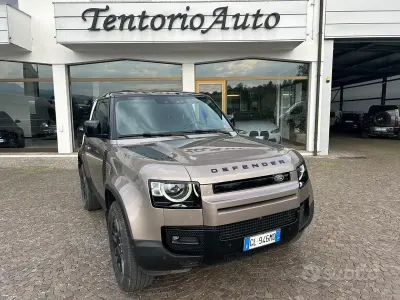 Usata Land Rover Defender SE 200 CV (147 kW) 2023 Grigio SUV