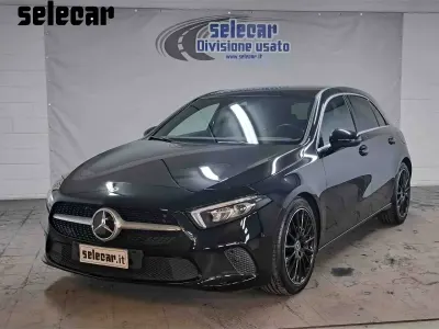 Usata Mercedes A180 116 CV (85 kW) 2020 Nero metallizzato Berlina