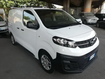 Usata Opel Vivaro-e Combi Essentia 101 CV (74 kW) 2020 Bianco Monovolume