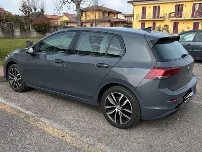 Usata VW Golf VIII 130 CV (95 kW) 2020 Grigio Berlina