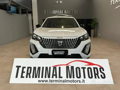Usata Peugeot 2008 Allure 101 CV (74 kW) 2024 Bianco SUV