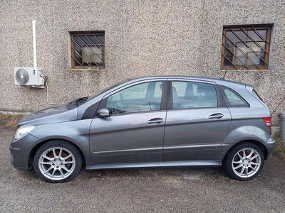 Usata Mercedes B200 140 CV (102 kW) 2009 Bronzo Monovolume