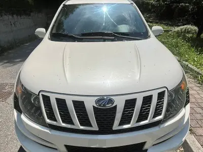 Usata Mahindra XUV500 140 CV (102 kW) 2015 Marrone SUV