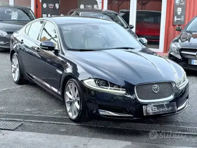 Usata Jaguar XF Premium Luxury 240 CV (176 kW) 2013 Bluazzurro Berlina