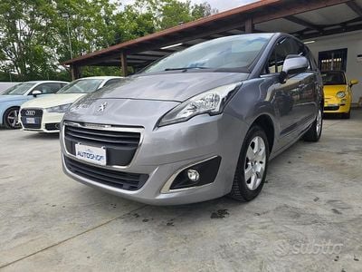 Usata Peugeot 5008 Active 115 CV (84 kW) 2014 Grigio Monovolume