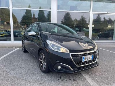 Nero perla Usata 2016 Peugeot 208 Allure Utilitaria | 8250 € (Buon prezzo)