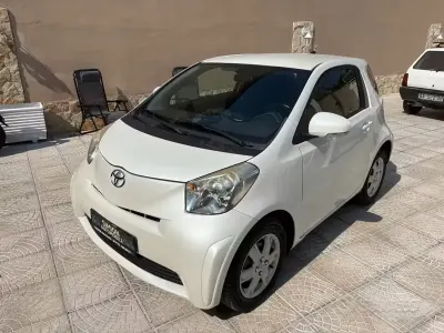 Usata Toyota iQ 68 CV (50 kW) 2009 Bianco Utilitaria